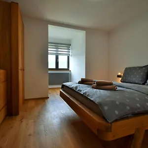Apartment With Mountain Views